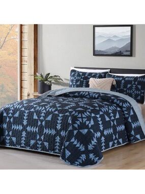 Blue Queen Quilt - Arrowhead